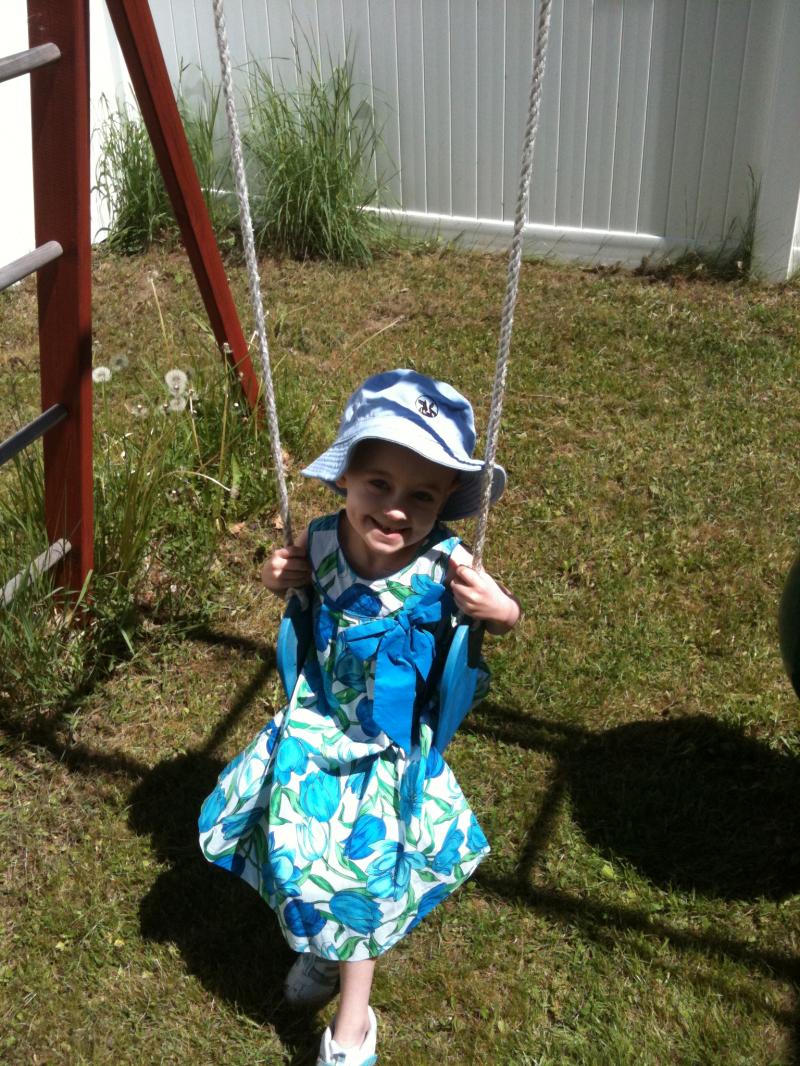 Elle On Swing